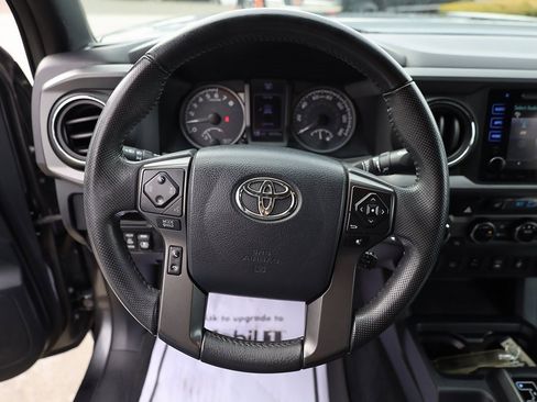 Used 2017 Toyota Tacoma TRD Off-Road image 13