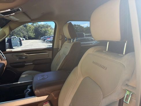 Used 2019 RAM 1500 Laramie AWD/4WD image 10