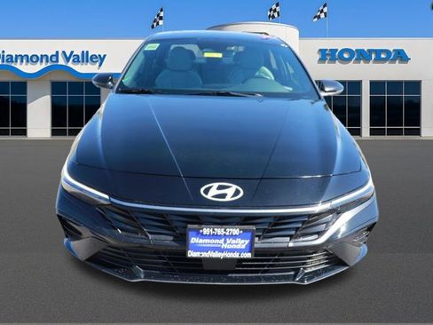 Used 2025 Hyundai Elantra Limited image 2