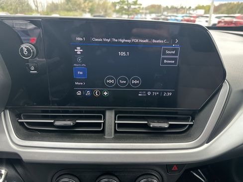 Certified 2025 Chevrolet Trax RS w/ Sunroof Package FWD image 15