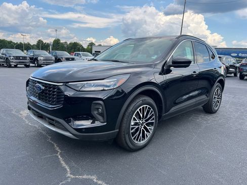 New 2026 Ford Escape SE w/ PHEV Premium Package FWD image 3