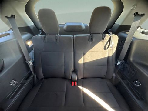Used 2023 Ford Explorer XLT AWD/4WD image 34