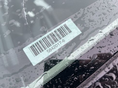 Used 2025 Kia Carnival image 8