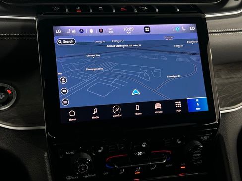 Used 2024 Jeep Grand Cherokee L Limited image 16