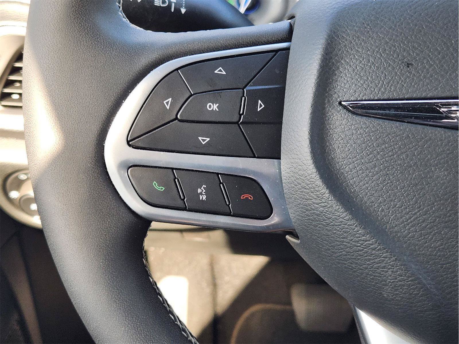 Used 2025 Chrysler Pacifica Select FWD image 29