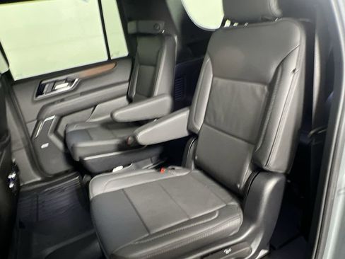 Used 2025 GMC Yukon XL Denali w/ Denali Reserve Package image 27