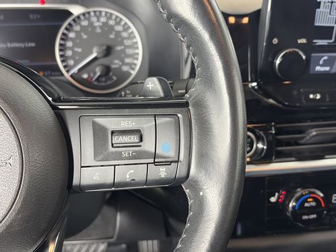 Used 2023 Nissan Pathfinder SL AWD/4WD image 32