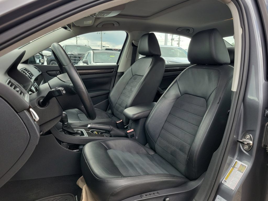 Used 2014 Volkswagen Passat TDI SEL Premium FWD image 16