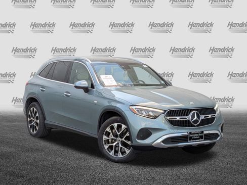 Used 2025 Mercedes-Benz GLC 350e 4MATIC image 2