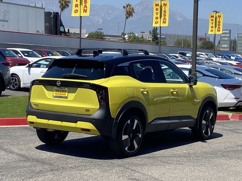 New 2025 Nissan Kicks SR image 2