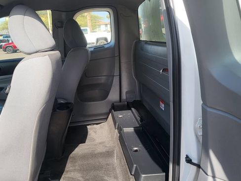 Used 2015 Toyota Tacoma 2WD Access Cab image 30