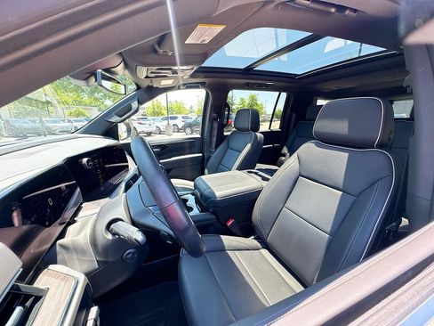 Used 2025 Chevrolet Suburban Premier w/ Sun And Tow Package AWD/4WD image 10