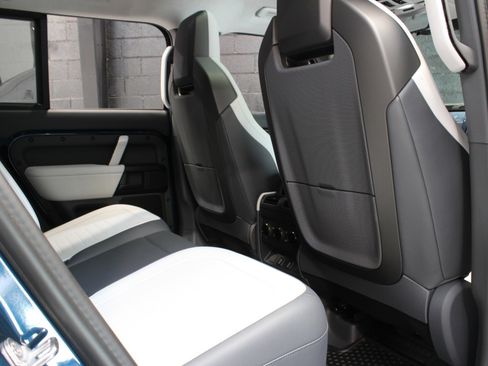 Used 2026 Land Rover Defender 110 OCTA image 51