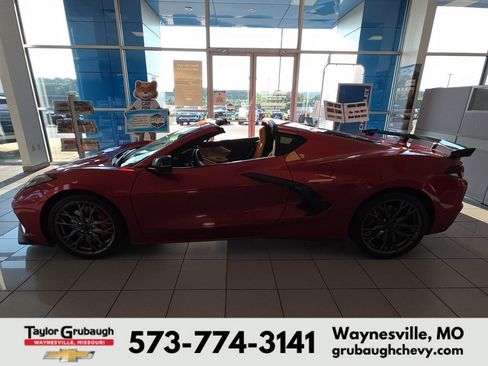Used 2025 Chevrolet Corvette Stingray Preferred Cpe w/ Z51 Performance Package RWD image 4