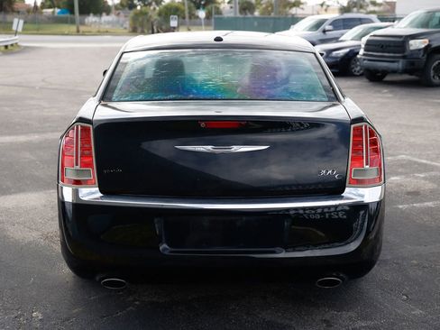 Used 2014 Chrysler 300 C image 5