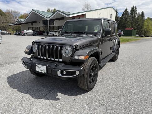 Used 2018 Jeep Wrangler Unlimited Sahara AWD/4WD image 1
