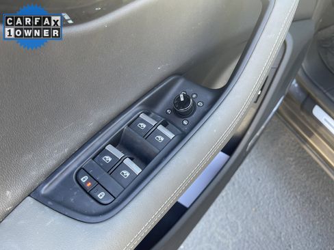 Used 2025 Audi Q8 Premium Plus image 15