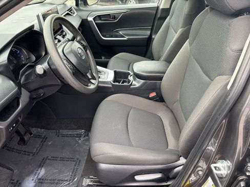 Used 2025 Toyota RAV4 LE image 23