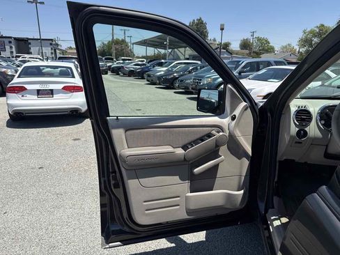 Used 2006 Ford Explorer XLT RWD image 6