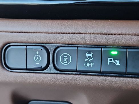 Certified 2023 Acura MDX w/Technology Package image 27