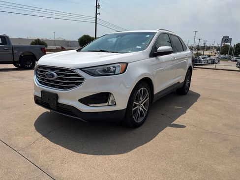 Used 2019 Ford Edge Titanium FWD image 3