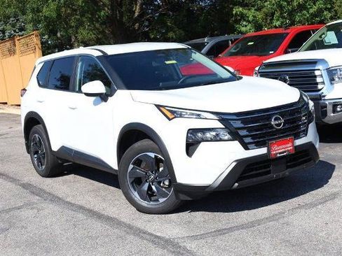 Certified 2026 Nissan Rogue SV AWD/4WD image 2