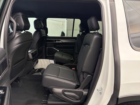 New 2025 Jeep Wagoneer Series II image 18