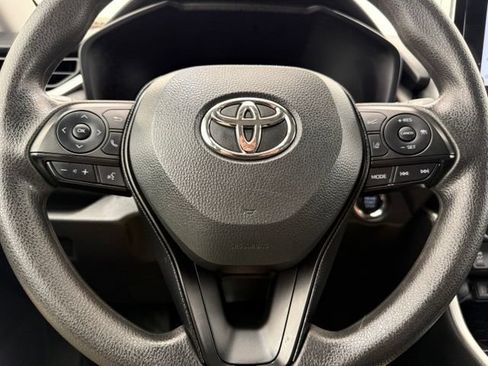 Used 2025 Toyota RAV4 XLE FWD image 41