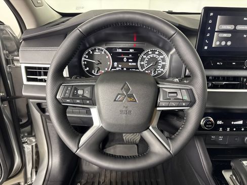 Used 2026 Mitsubishi Outlander SE FWD image 16