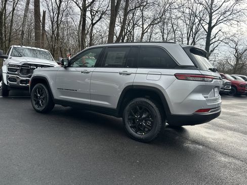 New 2026 Jeep Grand Cherokee Altitude image 25