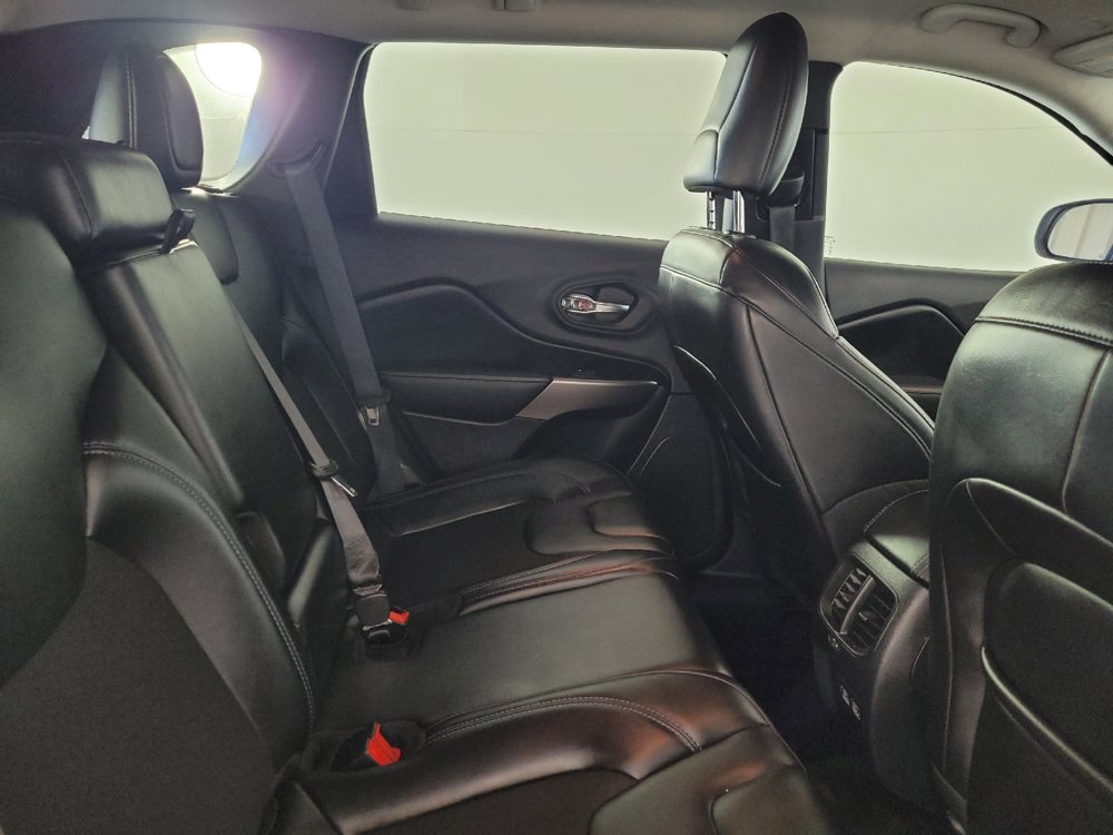 Used 2021 Jeep Cherokee Latitude Plus FWD image 19