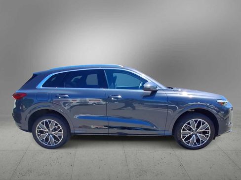Certified 2025 Audi Q5 Premium w/ Premium Plus AWD/4WD image 9