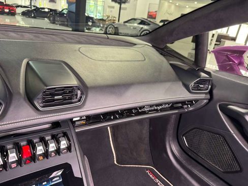 Used 2022 Lamborghini Huracan EVO image 34