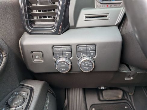 Used 2024 GMC Sierra 2500 AT4 w/ AT4 Preferred Package AWD/4WD image 15