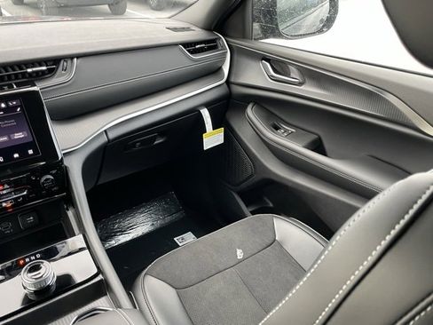 New 2025 Jeep Grand Cherokee image 35