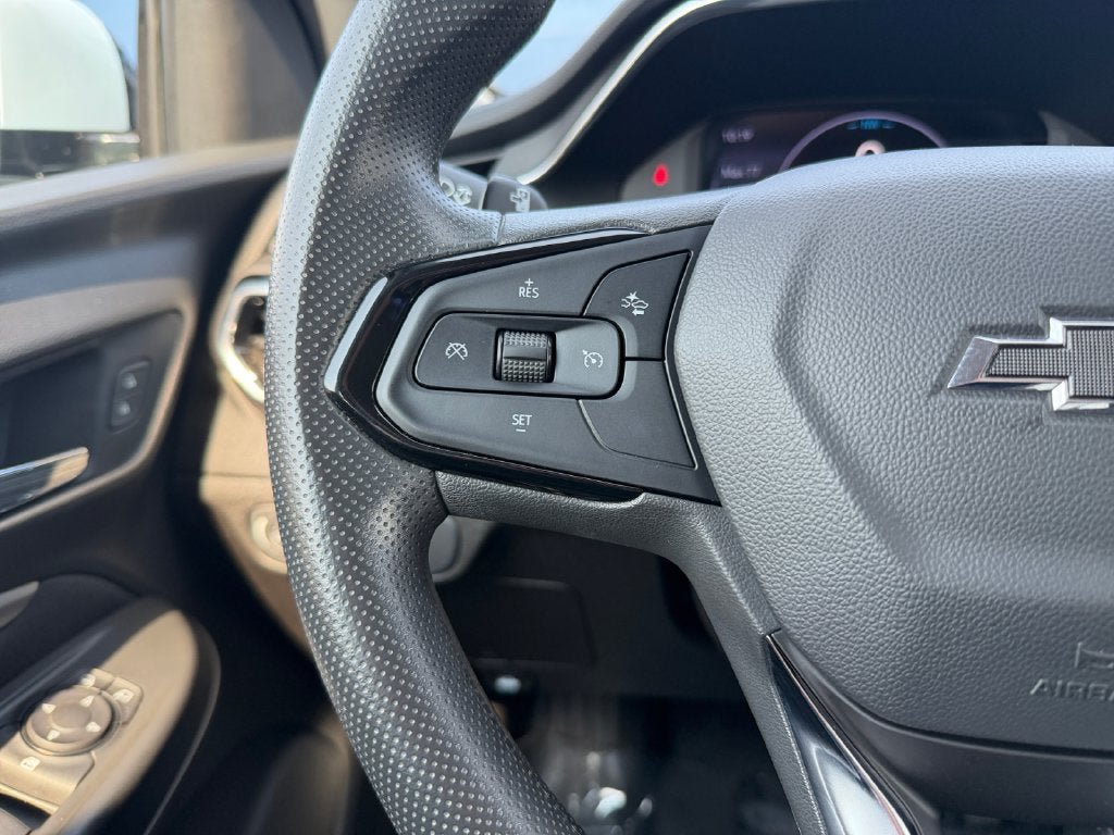 Used 2023 Chevrolet Bolt EUV LT FWD image 16