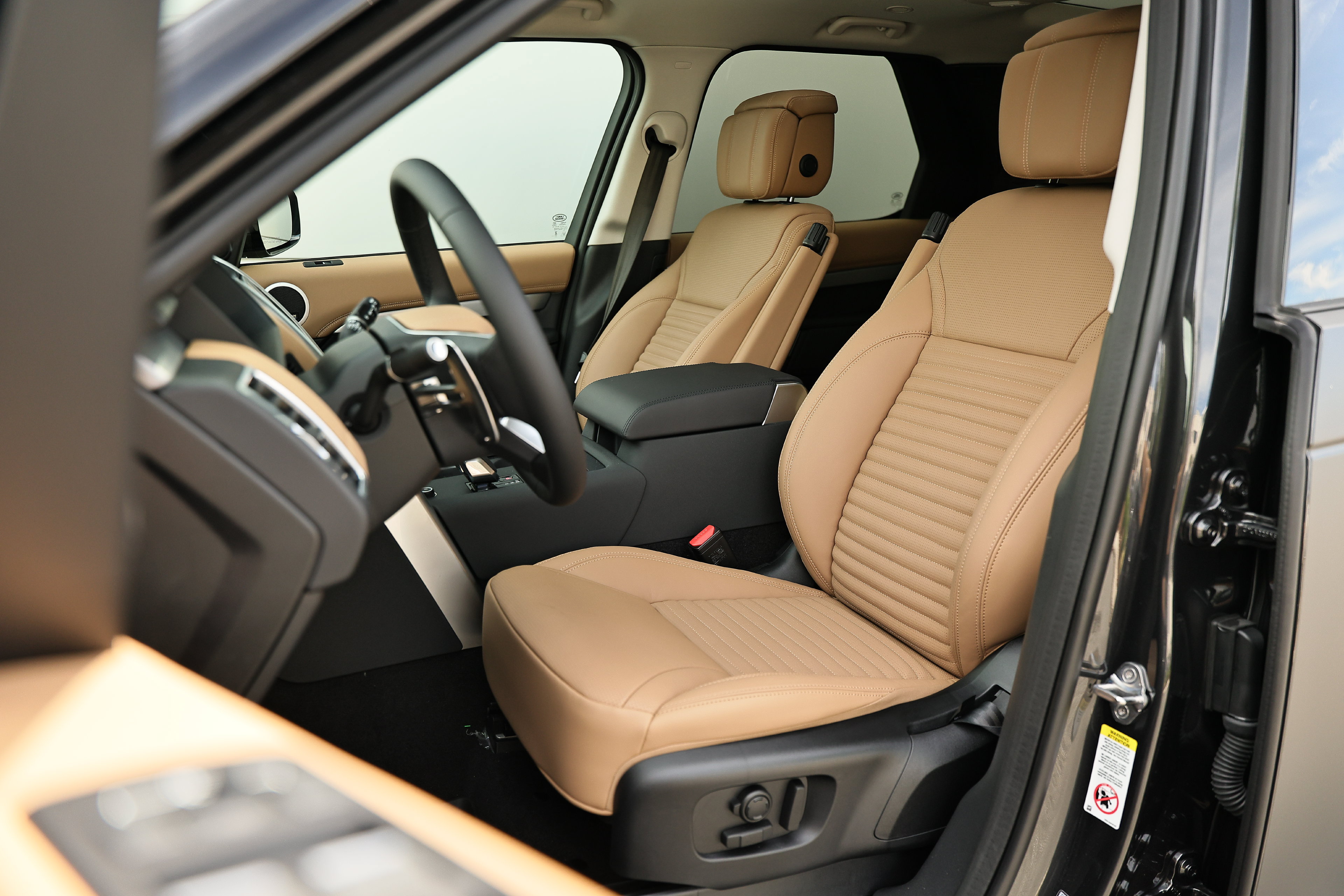New 2026 Land Rover Discovery Limited Edition AWD/4WD image 31