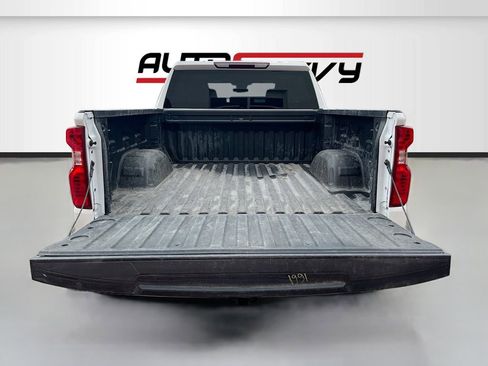 Used 2023 Chevrolet Silverado 1500 Custom Trail Boss w/ 2.7L Blackout Package AWD/4WD image 24