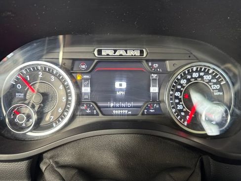 Used 2019 RAM 1500 Laramie AWD/4WD image 19