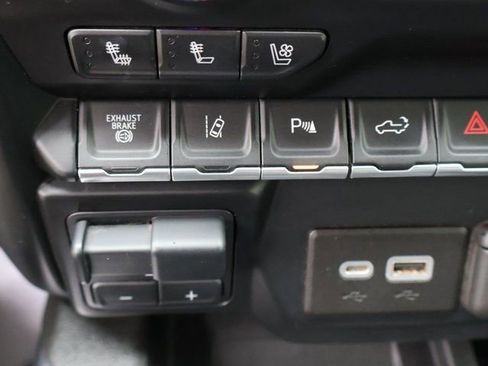 Certified 2022 GMC Sierra 3500 Denali AWD/4WD image 36