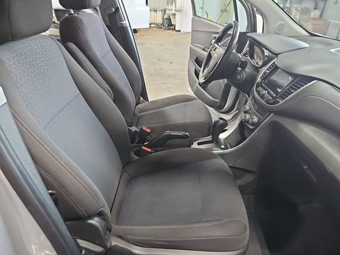Used 2020 Chevrolet Trax LS w/ Tint and Cruise Package AWD/4WD image 10
