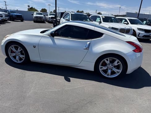 Used 2013 Nissan 370Z Coupe w/ Sport Pkg RWD image 29