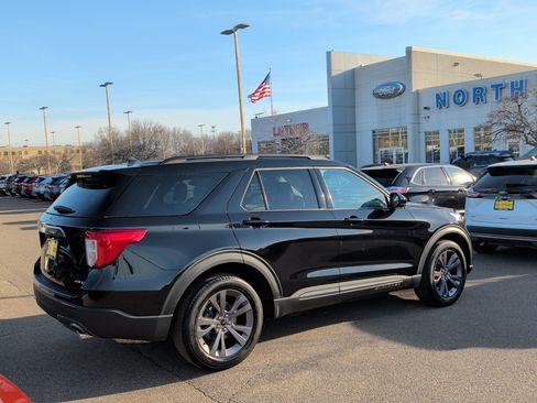 Used 2023 Ford Explorer XLT w/ Equipment Group 202A image 4