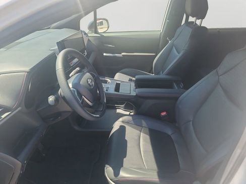 Used 2025 Toyota Sienna XSE AWD/4WD image 23