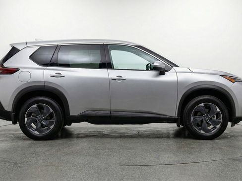 Used 2025 Nissan Rogue SV AWD/4WD image 11