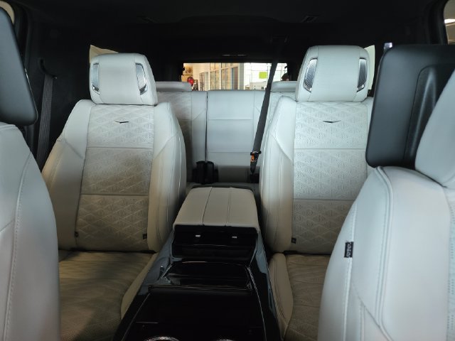 Used 2025 Cadillac Escalade ESV V AWD/4WD image 25