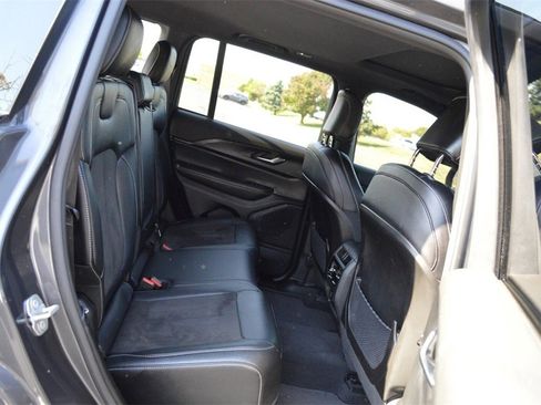 Used 2023 Jeep Grand Cherokee Altitude image 31