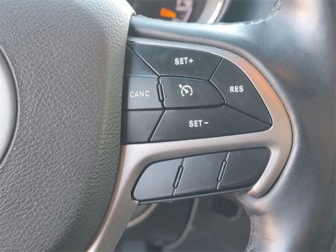 Certified 2021 Jeep Grand Cherokee Laredo w/ Security & Convenience Group image 23