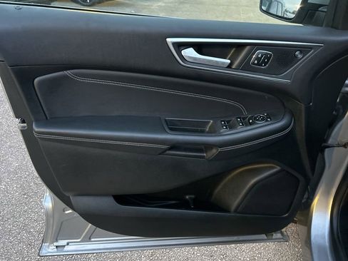 Used 2022 Ford Edge Titanium image 11