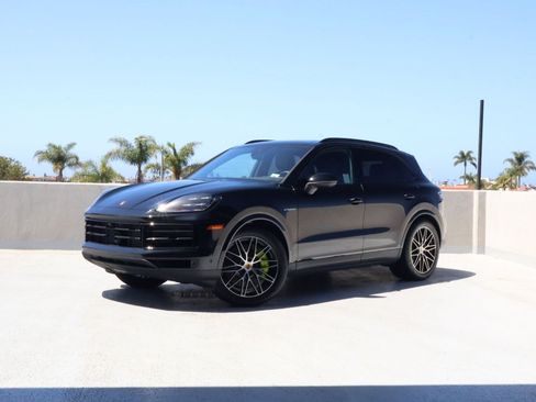 Certified 2025 Porsche Cayenne E-Hybrid AWD/4WD image 1